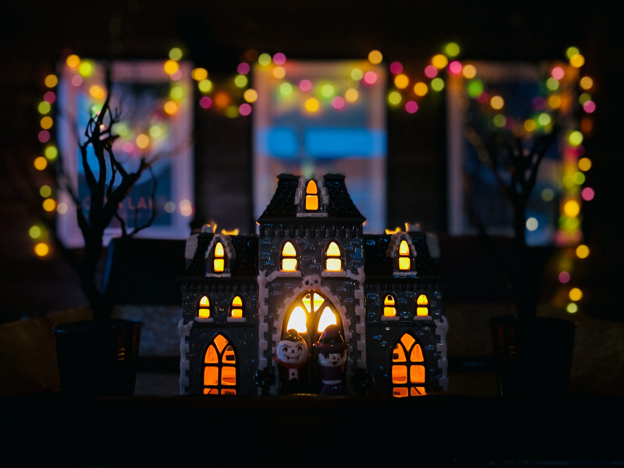 Spooktacular Halloween Energy-Saving Tips: Illuminate the Night without Haunting Your Energy Bill!
